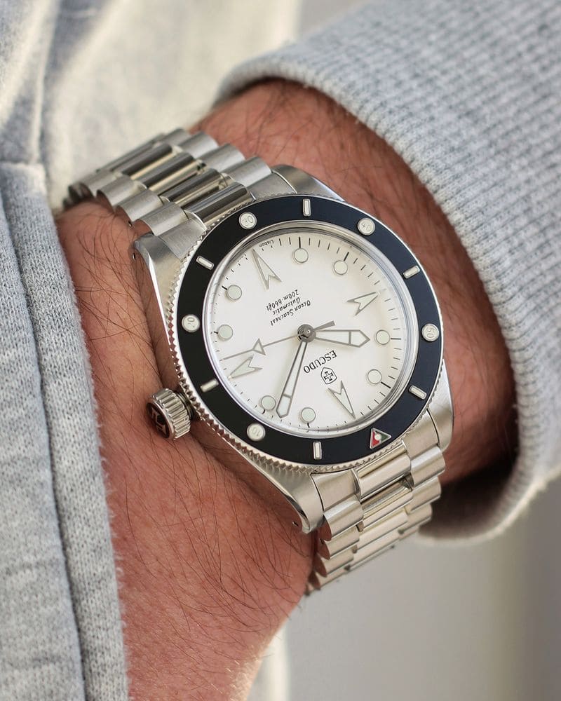 Wrist wearin Escudo Ocean Seacrest Black Ice Silver Dial Watch 